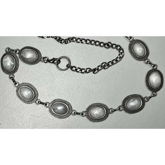 Silver Tone Metal Waist Belt Belly Chain Mother of Pearl Tone Oval Medallion 39\